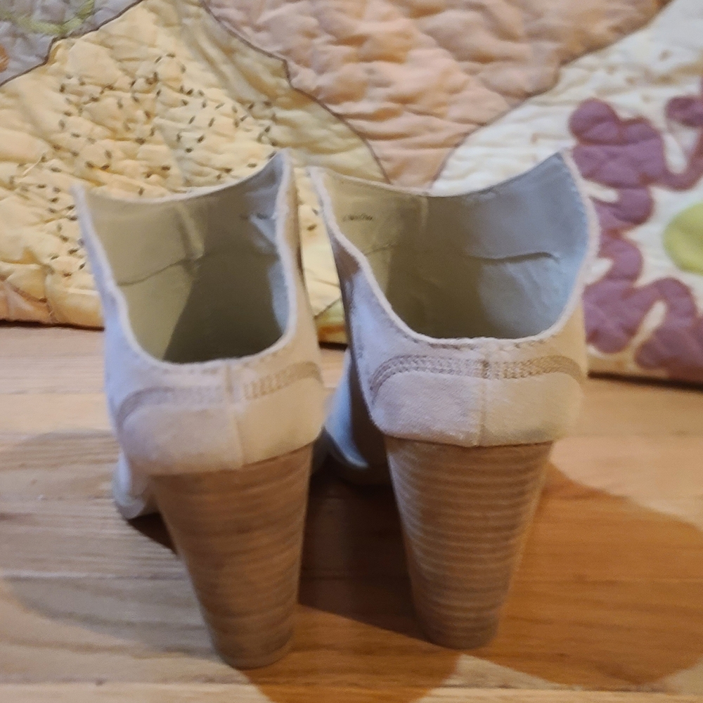 Women's Cream Ankle Boots - Picture 3 of 4